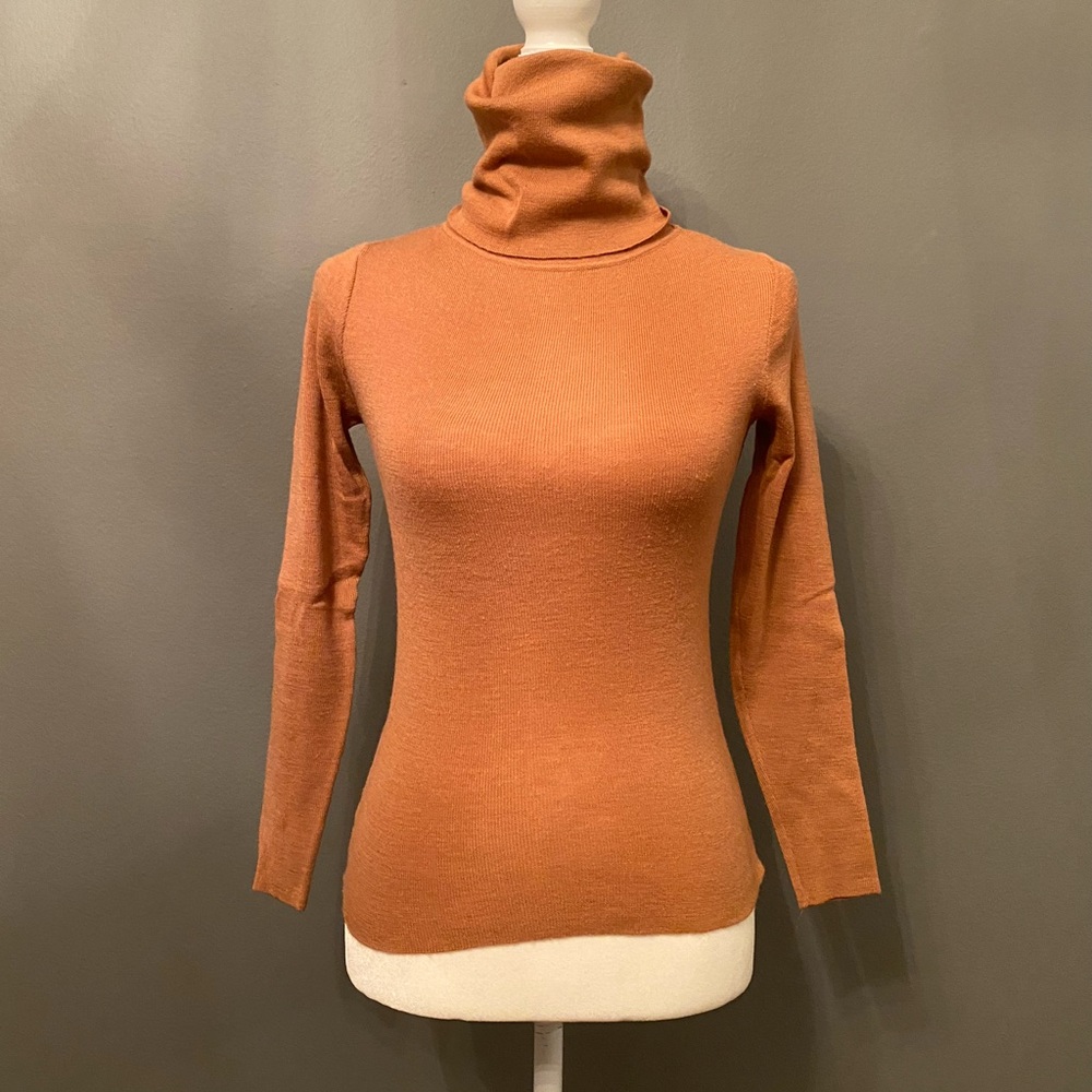 DeRotchild knit turtleneck